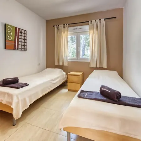 Villa Montbarbat Sleeps 6 Pool Wifi Lloret de Mar