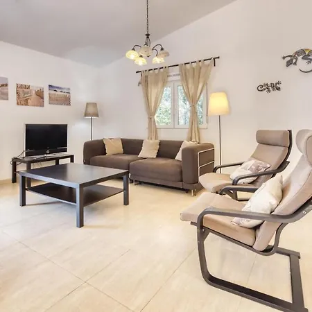 Montbarbat Sleeps 6 Pool Wifi Villa Lloret de Mar