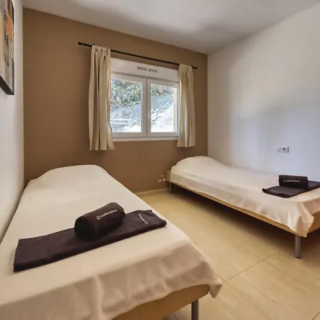 Montbarbat Sleeps 6 Pool Wifi Villa Lloret de Mar